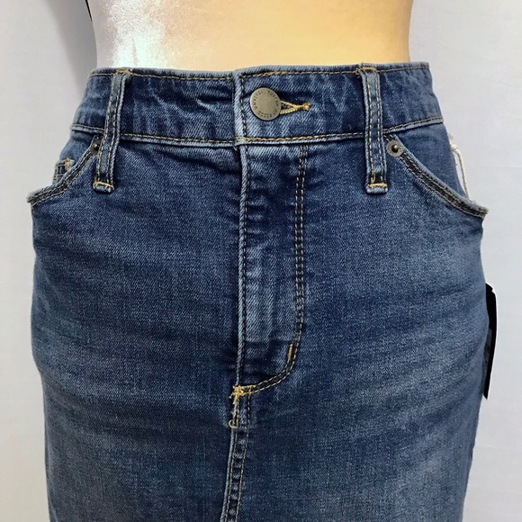 ❌SOLD❌ Universal Thread NWT Mini Jean Skirt Women 8/29 - Picture 3 of 11